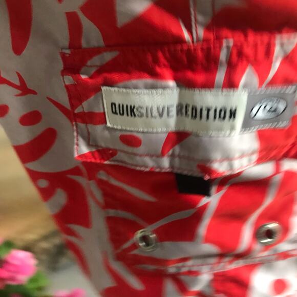 Quiksilver Red Leaf Print Cargo Swim Trunks Men's Size Large - Picture 6 of 9